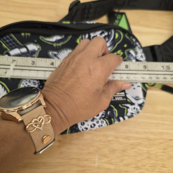 Wolf Pak Never Average Area 51 Fanny Pack Crossbody NWT - Picture 11 of 13